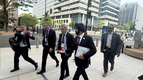 El ministro de Economía, Luis Caputo, se reune con el presidente del Banco Mundial, Ajay Banga, en el marco de las reuniones de primavera del FMI y el el Banco Mundial.