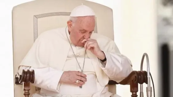 El papa Francisco pide no olvidar “al pueblo atormentado” de Ucrania