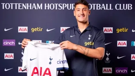Después de brillar en el Sub 20, Alejo Véliz fue presentado como estrella en el Tottenham
