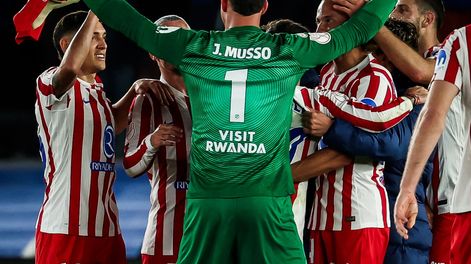 El arquero argentino Juan Musso resultó fundamental en el global para el Atlético de Madrid.