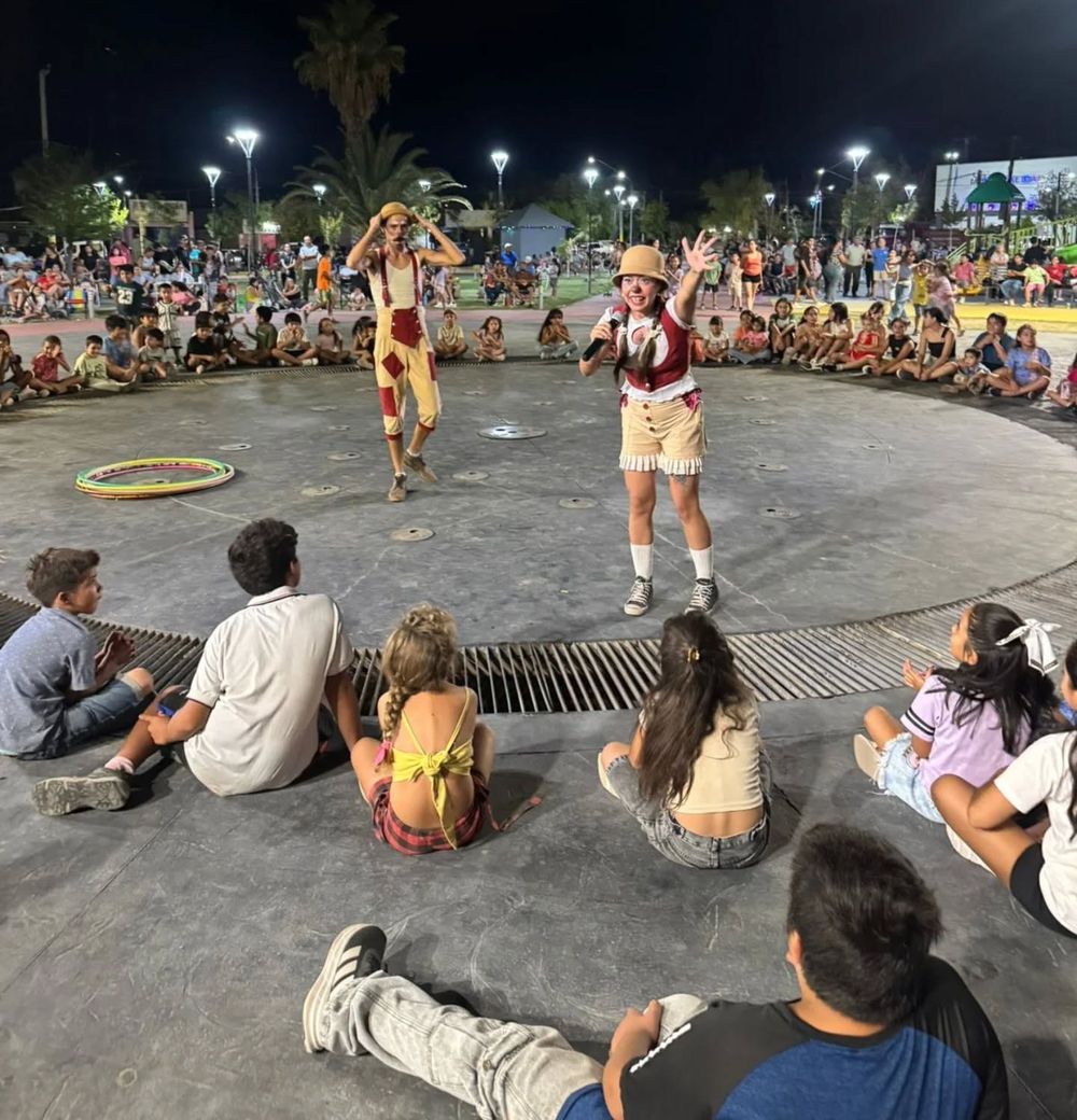 Los baños públicos en Sarmiento están pensados para la gente que concurre a la villa cabecer a hacer trámites o a divertirse en la Plaza Dominguito.