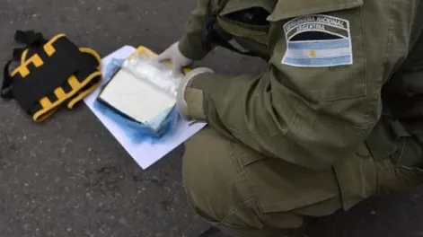 Gendarmería detuvo a dos conductores con más de dos kilos y medio de cocaína