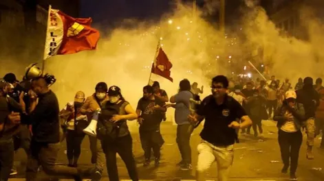 Suman cuatro los muertos en Perú en protestas por la destitución de Castillo