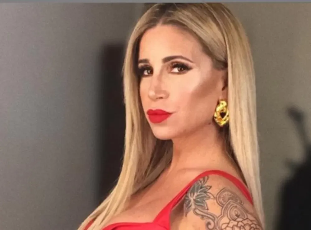 Florencia Peña se vistió de “Mamá Noel” pero no es para los más pequeños: en colaless y bucaneras