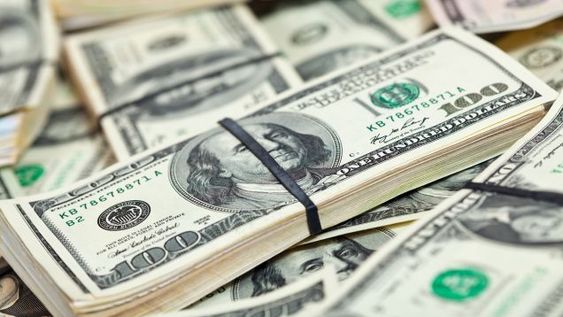 Dólar blue inestable: cayó $10 pesos, se ubicó en $725 y en San Juan se negoció a $750