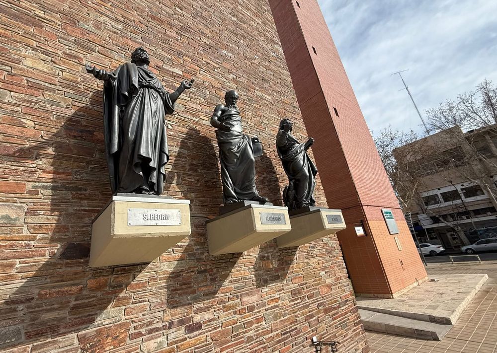Lado Derecho (noreste): San Pedro, San Marcos y San Juan.