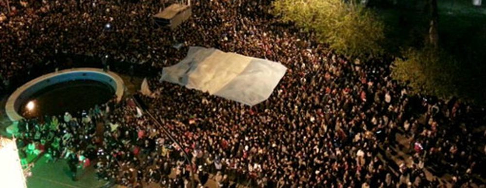 Pese a los 2,2° de temperatura, miles de jóvenes calentaron los festejos de la Primavera en el Parque
