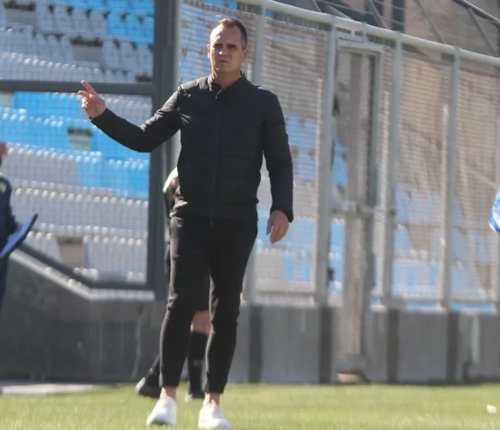 Bove resiste pero buscan su salida