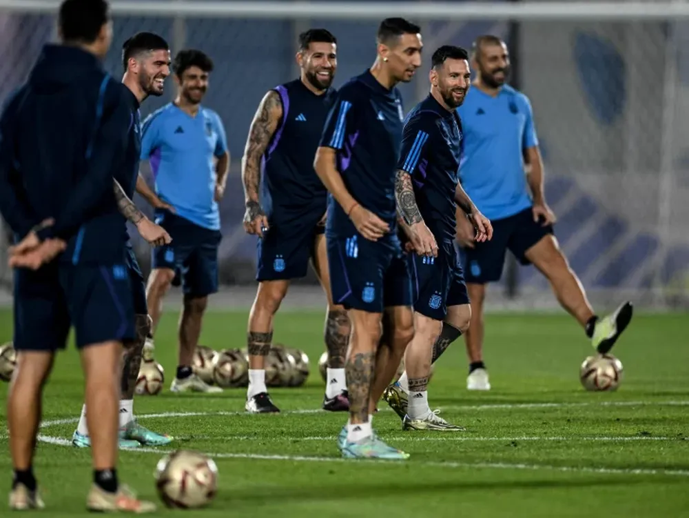 Argentina comenzaría la final con línea de 5 defensores y Di María en el banco