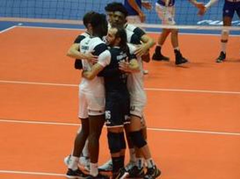 Obras le ganó en el tie-break a Minas de Brasil
