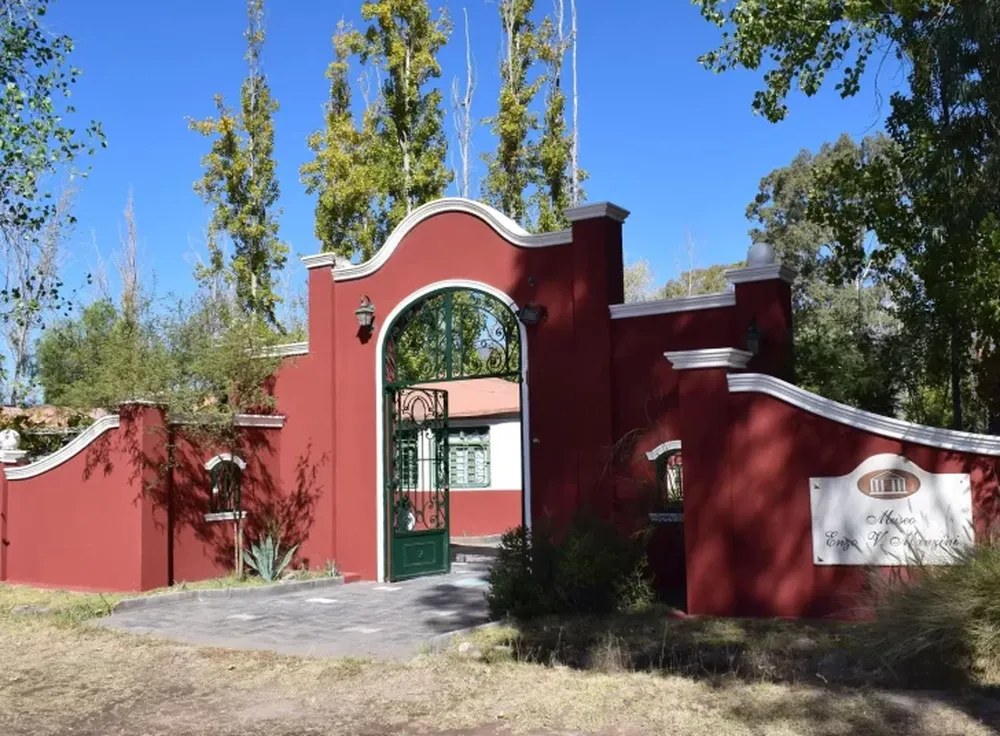 El Museo Manzini, en Zonda, tiene interesantes colecciones para visitar. También se puede disfrutar de sus jardines y de su pulpería