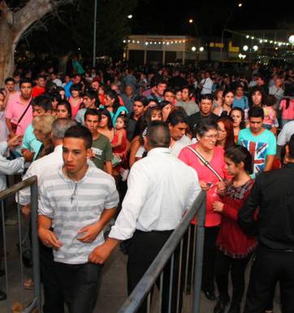 Esperaron 3 horas para entrar primeros