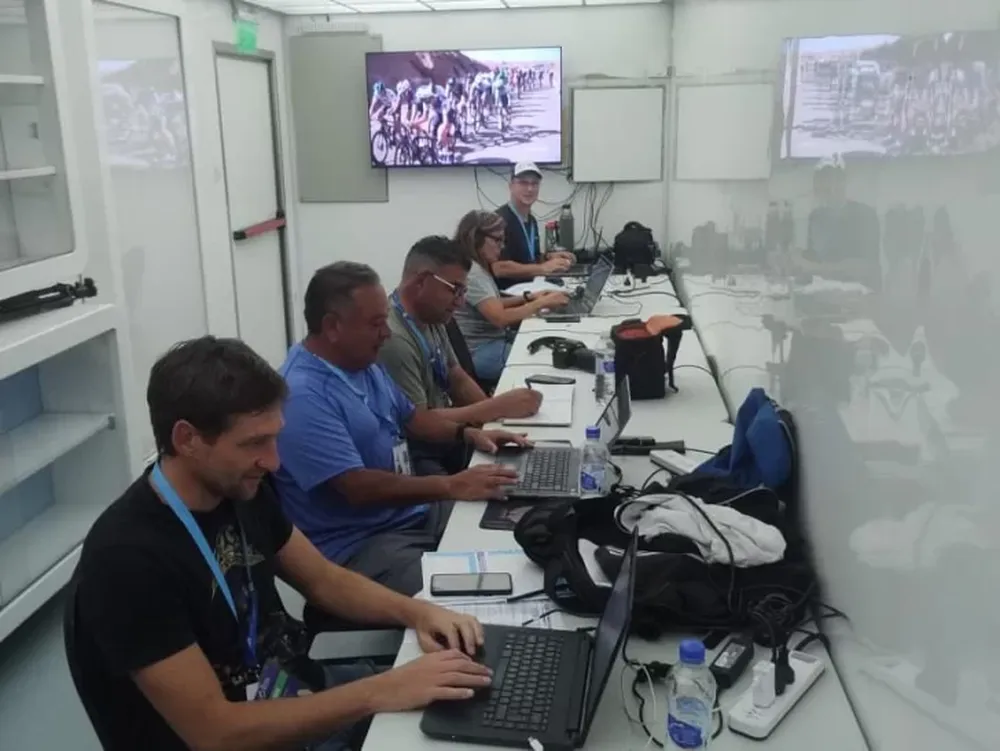 La carrera de los medios