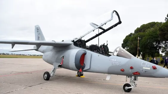 Entregaron a la Fuerza Aérea una versión moderna de avión Pampa III
