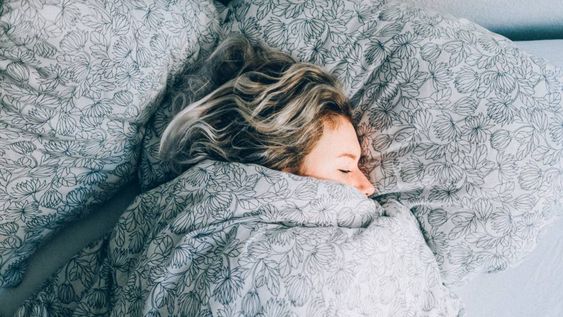 Recomiendan no sobreexponerse a pantallas después de las 23 para un buen descanso