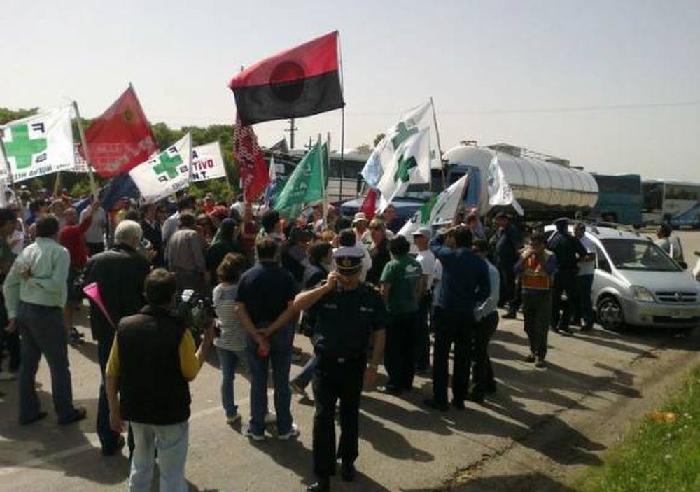 Bloquean puente del lado uruguayo