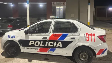 Policías héroes: le salvaron la vida a un bebé que sufrió un ahogo y estaba inconsciente