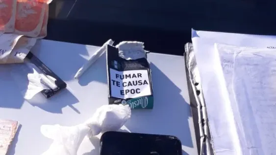 Se juntaron a beber, a drogarse y uno quiso sobornar a los policías que los detuvieron