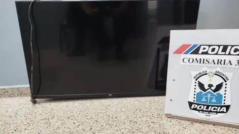 Compró un televisor por $82 mil, se enteró que era robado y él mismo lo devolvió a la Policía