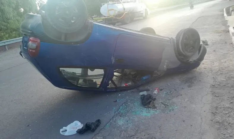 Volcó su auto en Circunvalación y fue trasladado al hospital