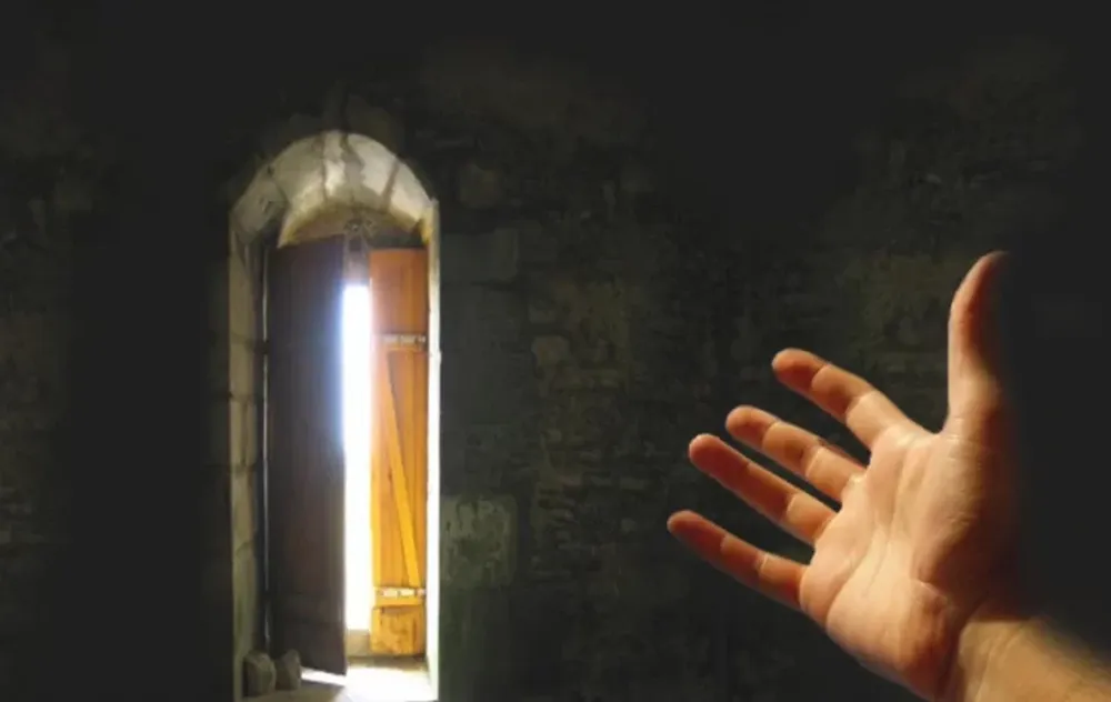 JESÚS DIJO: Esfuércense en entrar por la puerta estrecha, pues les digo que muchos intentarán entrar y no podrán.