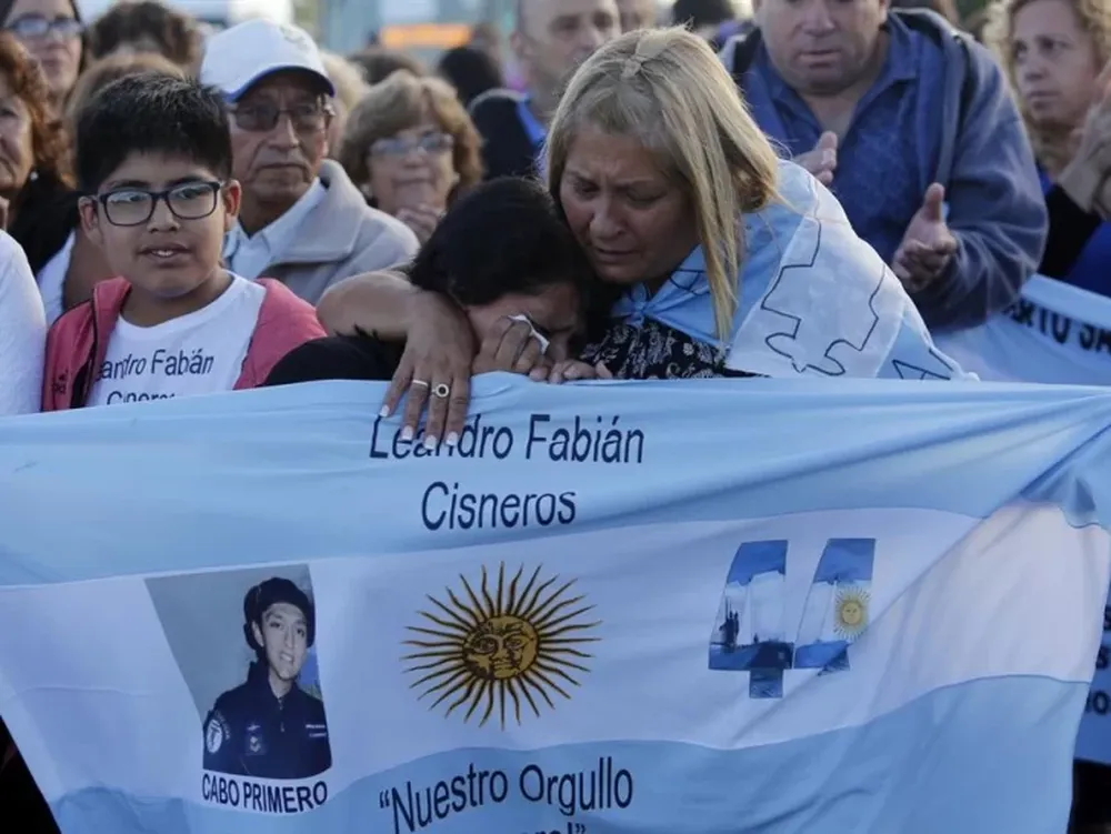 Familiares ARA San Juan califican de “golpe judicial” el sobreseimiento a Macri