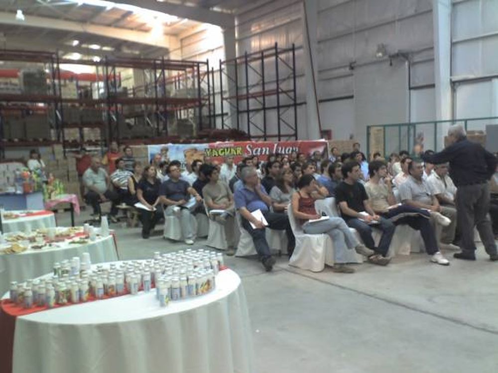 Yaguar capacita a comerciantes