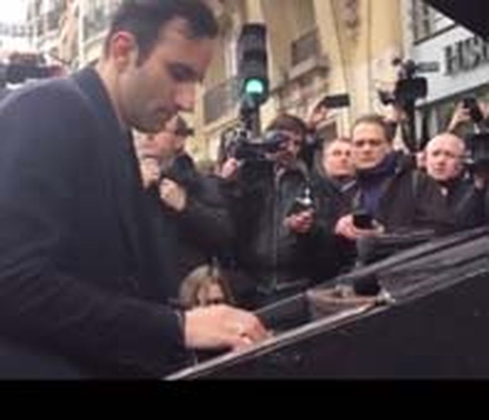 Pianista homenajeó a víctimas con ‘Imagine’