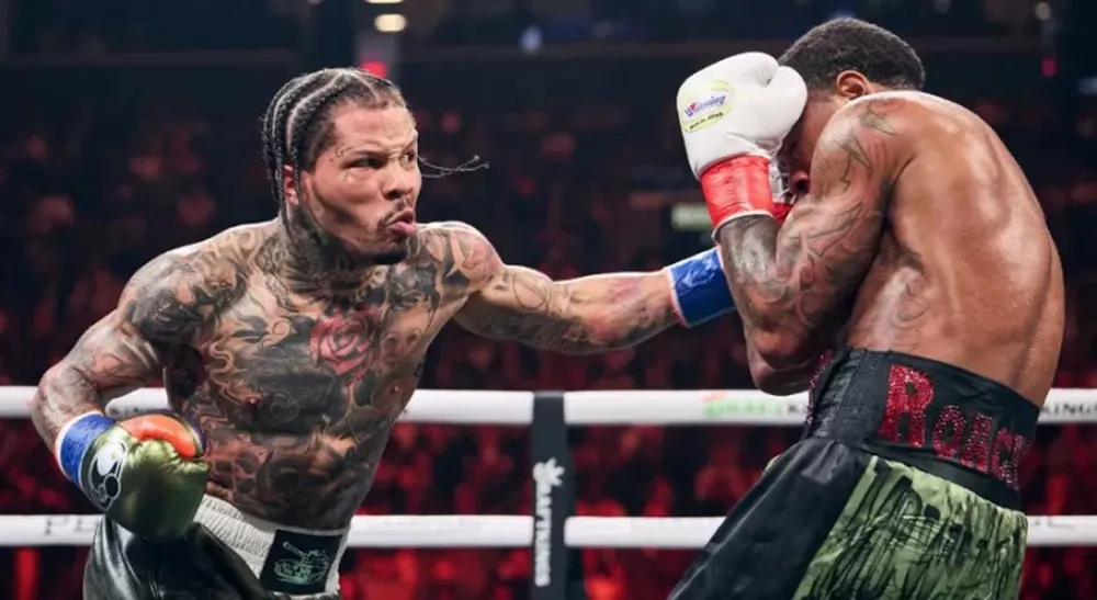 Davis ataca a Roach quien lo complicó con su boxeo prolijo y efectivo. Al campeón mundial no le contaron en una situación atípica.