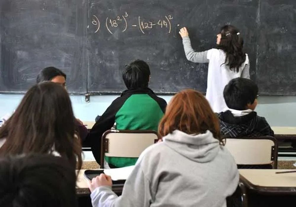 Por la puesta en vigencia de la ley de modernización laboral, los gremios docentes tuvieron que levantar el paro para este miércoles y jueves.&nbsp;