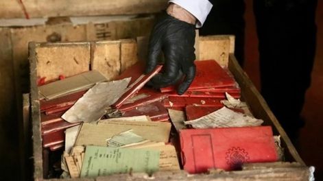 Hallan cajas con material nazi en el archivo de la Corte Suprema
