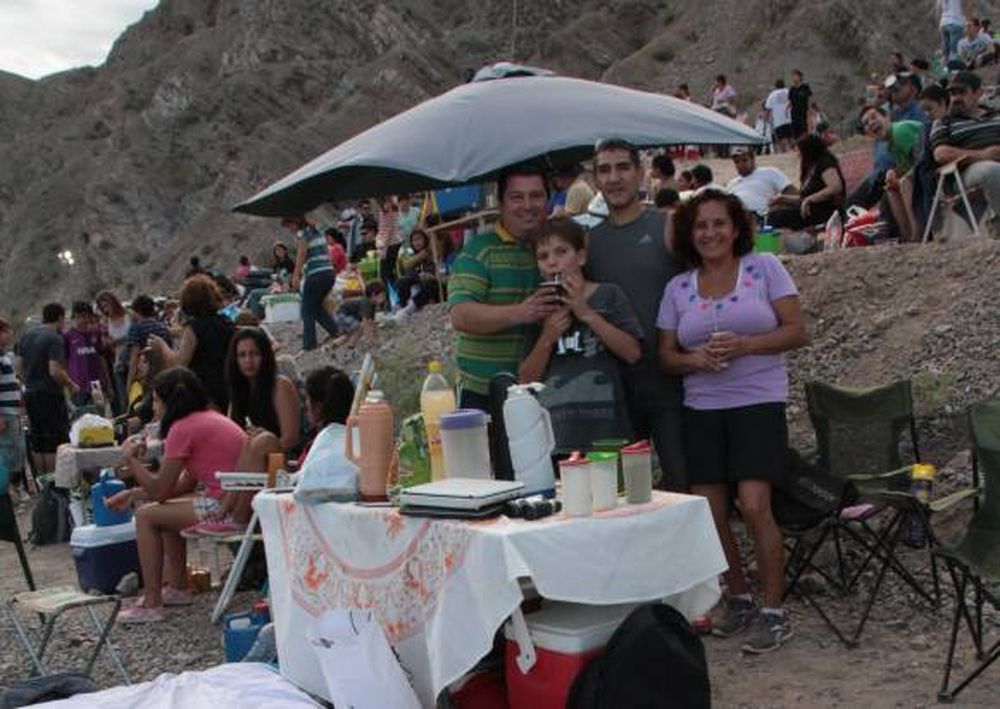 En el cerro, preparados para la lluvia
