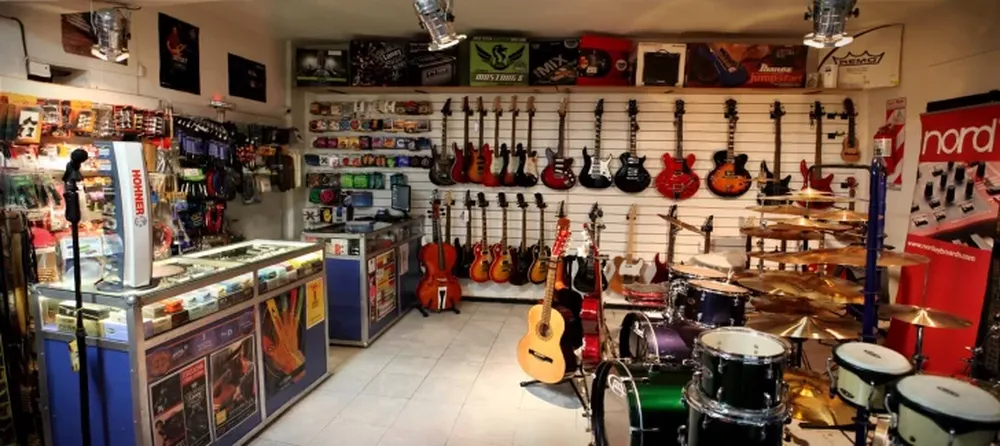 Robaron cinco guitarras valuadas en más de $300.000 de un local céntrico