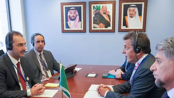 La doble cosecha de dólares de Massa en el raid por EEUU