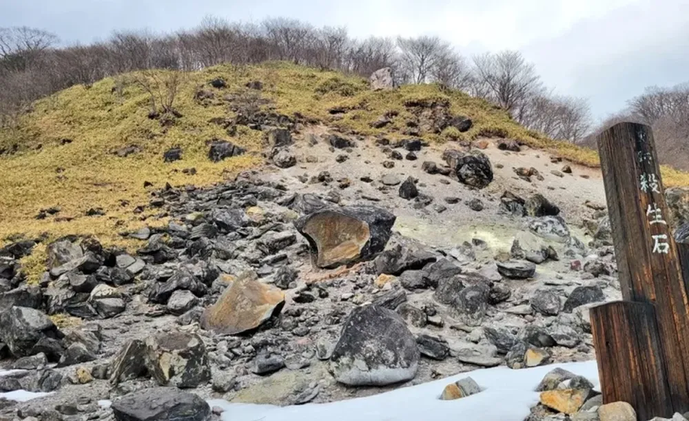 Se partió la llamada “piedra asesina” y temen por el supuesto espíritu maligno que tenía