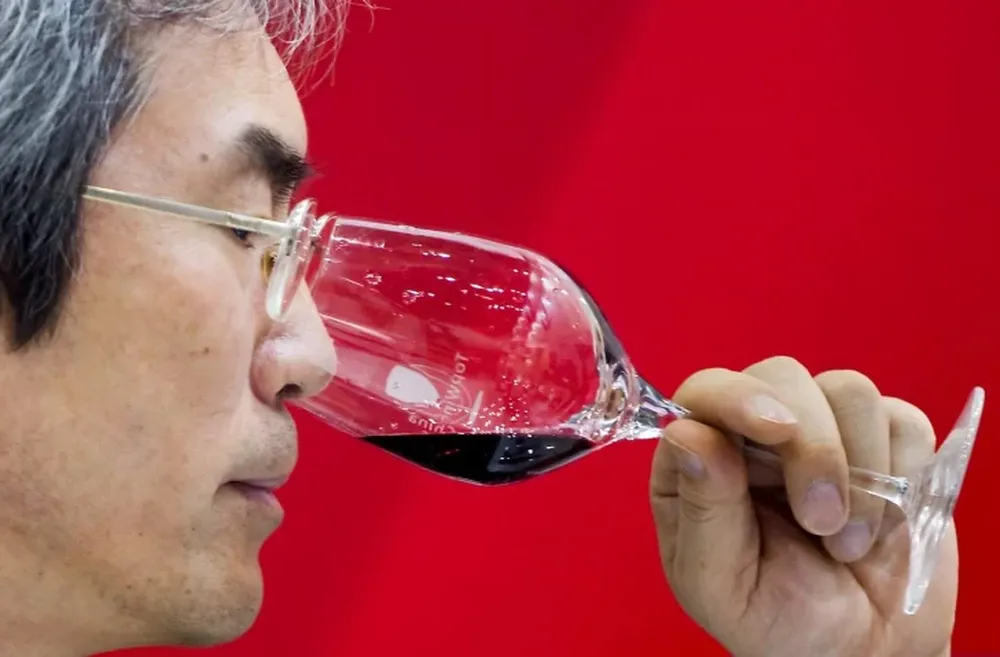 China importa menos vino y cae un 30%
