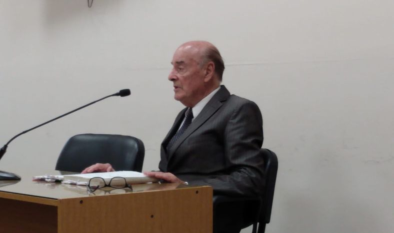 El abogado penalista Oscar Leopoldo Adárvez asistió al nuevo juicio iniciado este lunes