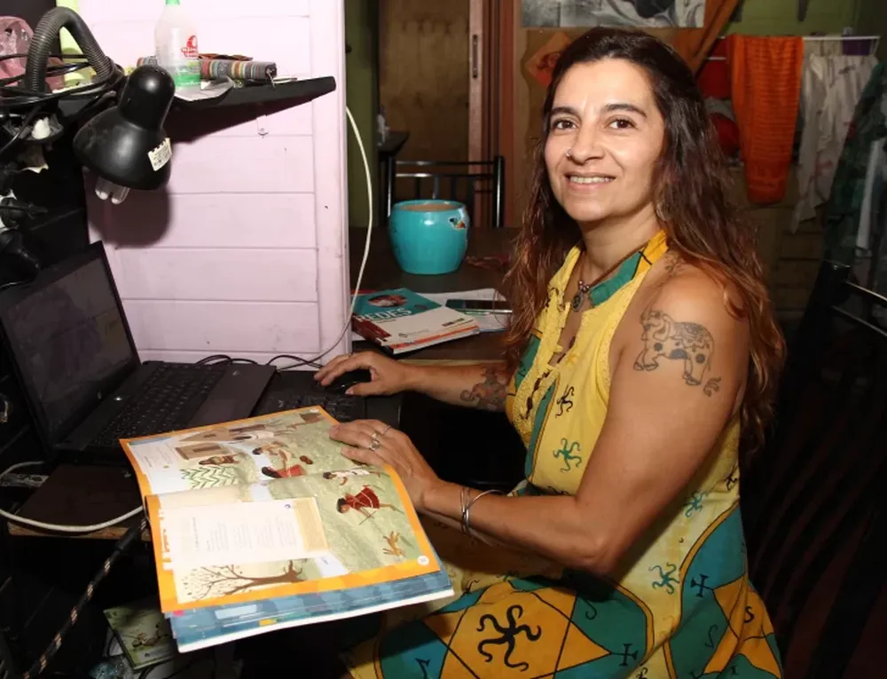 La maestra sanjuanina que ofrece ayuda escolar gratis online durante la cuarentena