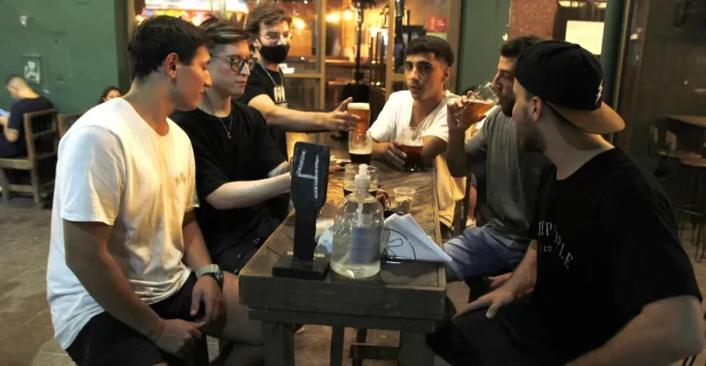 Ante la llegada del Día del Amigo, adelantaron que no habilitarán reuniones sociales