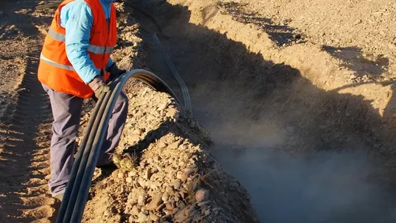 Por la importación en yuanes, estiman que en octubre estará lista la fibra óptica