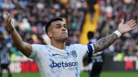 Emblema. Lautaro Martínez es mucho más que el goleador del Inter. Con un gol suyo, volvieron a ganar y son líderes.