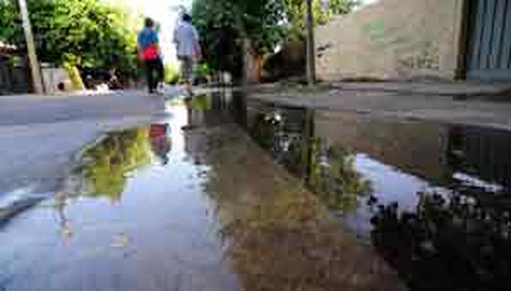 Por un caño roto, se inundó parte del barrio Patricias Sanjuaninas