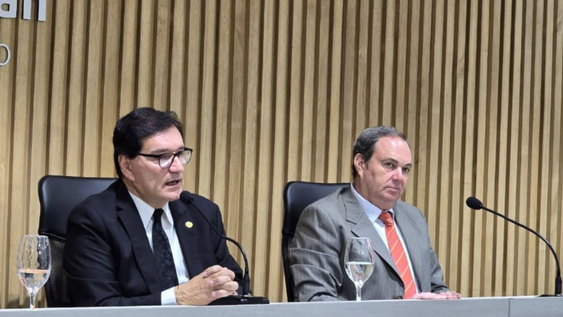 Daniel Olivares Yapur y Guillermo Baigorrí.-