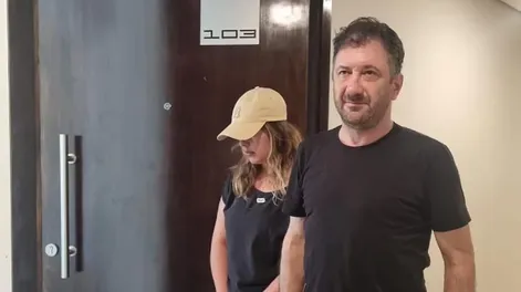 Por el reclamo de vecinos, Kueider y su secretaria se mudaron a una casa en Asunción