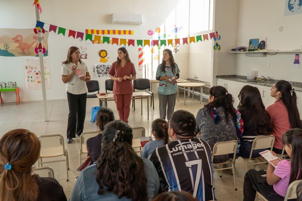 Un equipo de odontólogos visita los CDI para intensificar el cuidado de la salud bucal de los niños.