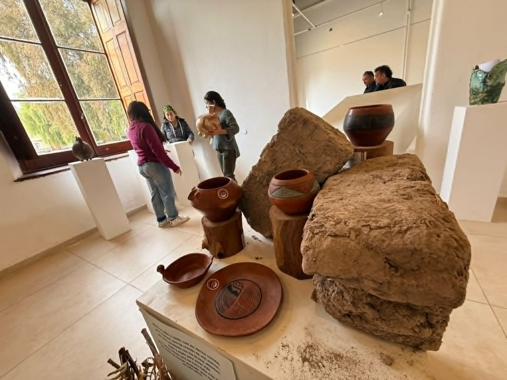 Montaje. La Agrupación de Ceramistas Tierra Nuestra exhibirá medio centenar de vasijas, con diferentes estéticas.&nbsp;&nbsp;