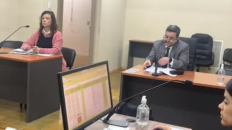 Denuncian que una policía agredió a una niña de 12 años durante un procedimiento en Rawson