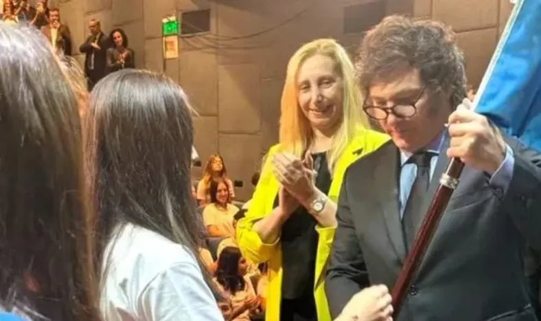 Milei habló más de una hora en la escuela en la que estudió: “Dentro de 36, 37 años podrían estar donde estoy yo”