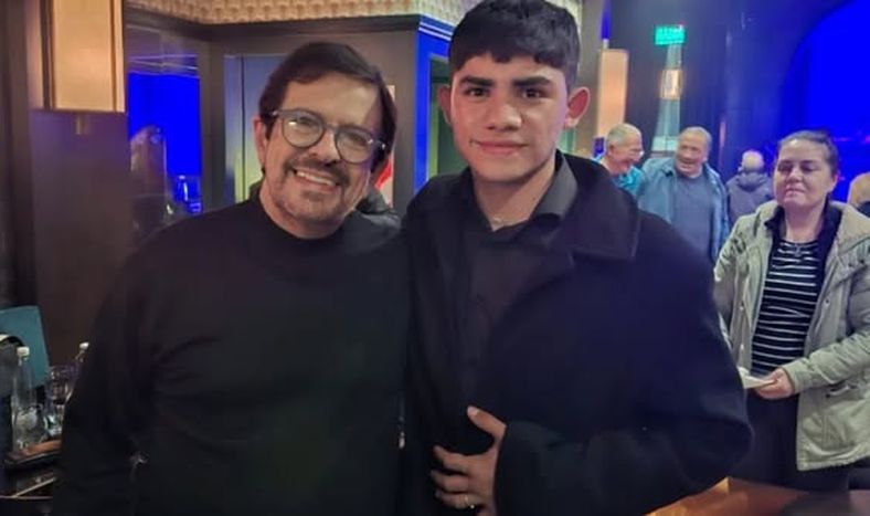 El reconocido cantante de tango invitó al prometedor sanjuanino a subir al escenario