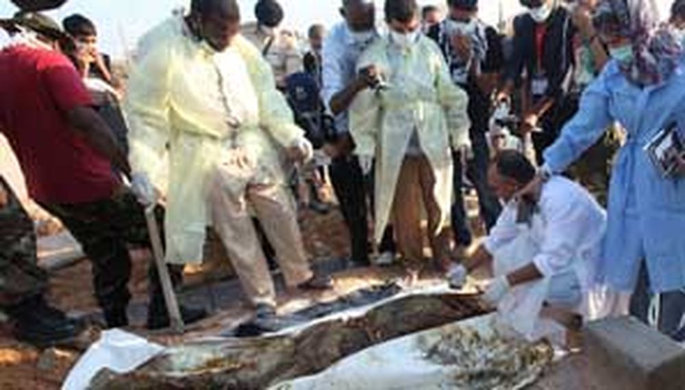 Libia: hallan tres fosas con más de mil cuerpos